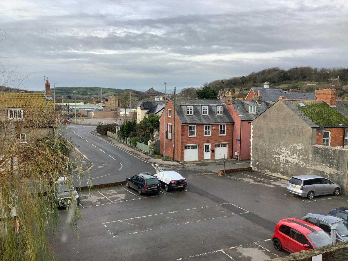 Relaxing Townhouse In The Heart Of Bridport Villa Exteriör bild